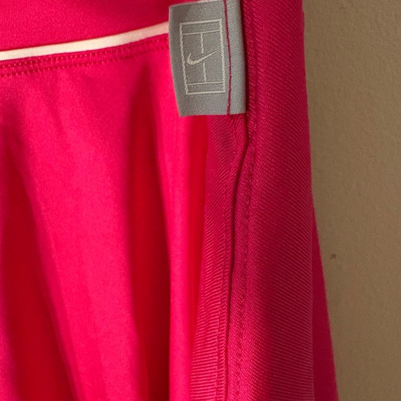 Women’s hot pinks Nike tennis skort size large. - Picture 5 of 9
